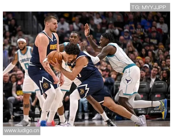 掘金队在NBA西部赛区巩固榜首地位展现强大实力与团队合作精神